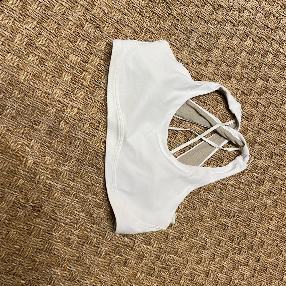 🤍🤍 White LULU sports bra. EXCELLENT CONDITON